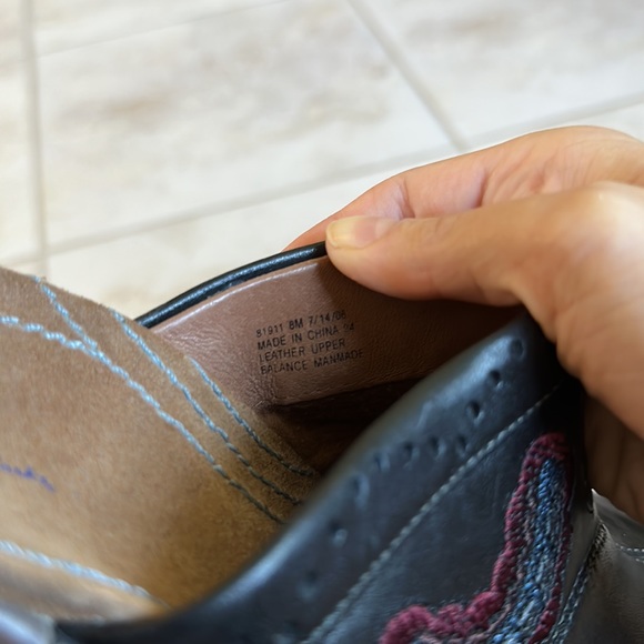 Clark’s Indigo black leather embroidered flower slip on clogs - Picture 5 of 5